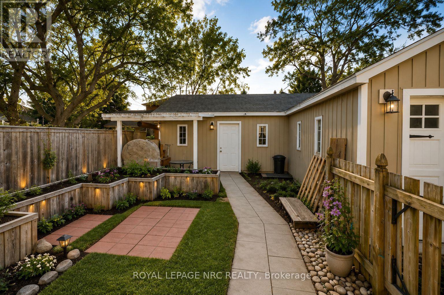 Detached at 92 DUFFERIN STREET, St. Catharines