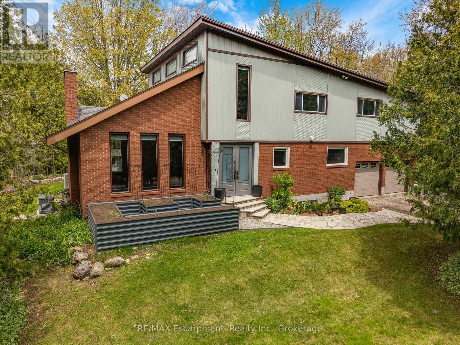 Detached at 2092 HIGHWAY 6, Hamilton