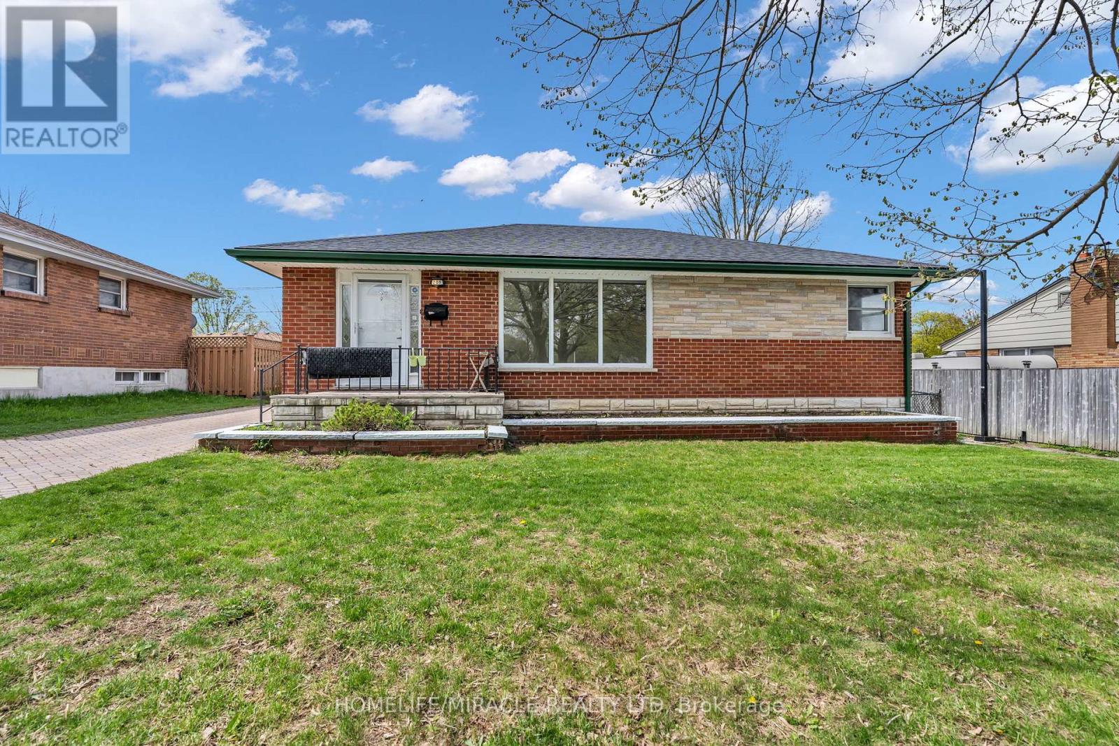 Detached at 205 BURLINGTON STREET, London South (South J)