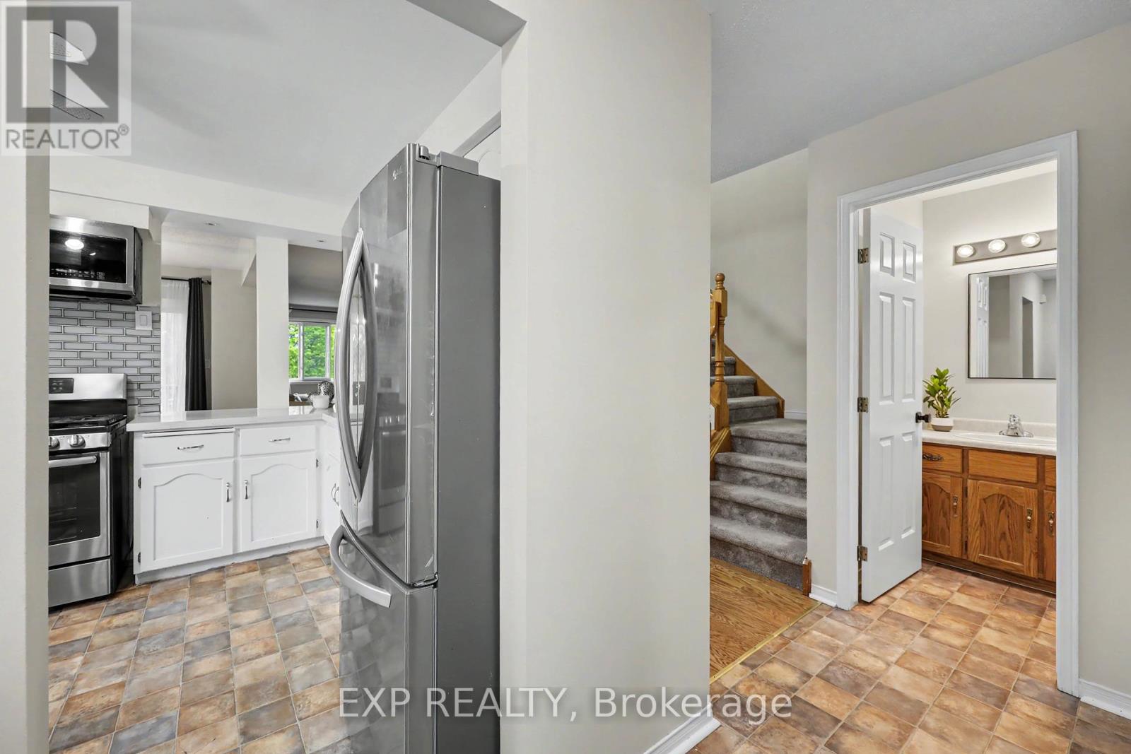 Townhouse at 47 - 38 ELORA DRIVE, Hamilton (Fessenden)