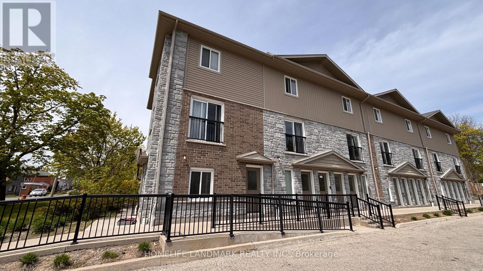 Townhouse at 1 - 122 COURTLAND AVENUE E, Kitchener
