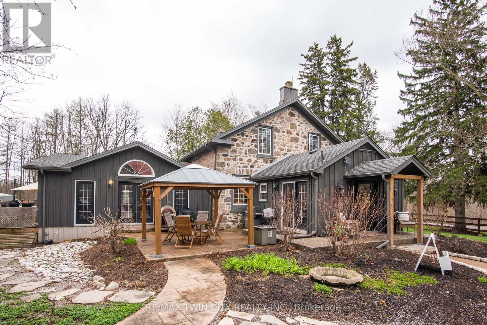 Detached at 464 PIPER STREET, North Dumfries