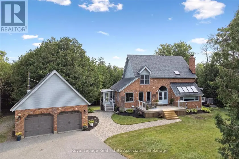 Detached at 23 BROCK ROAD N, Puslinch