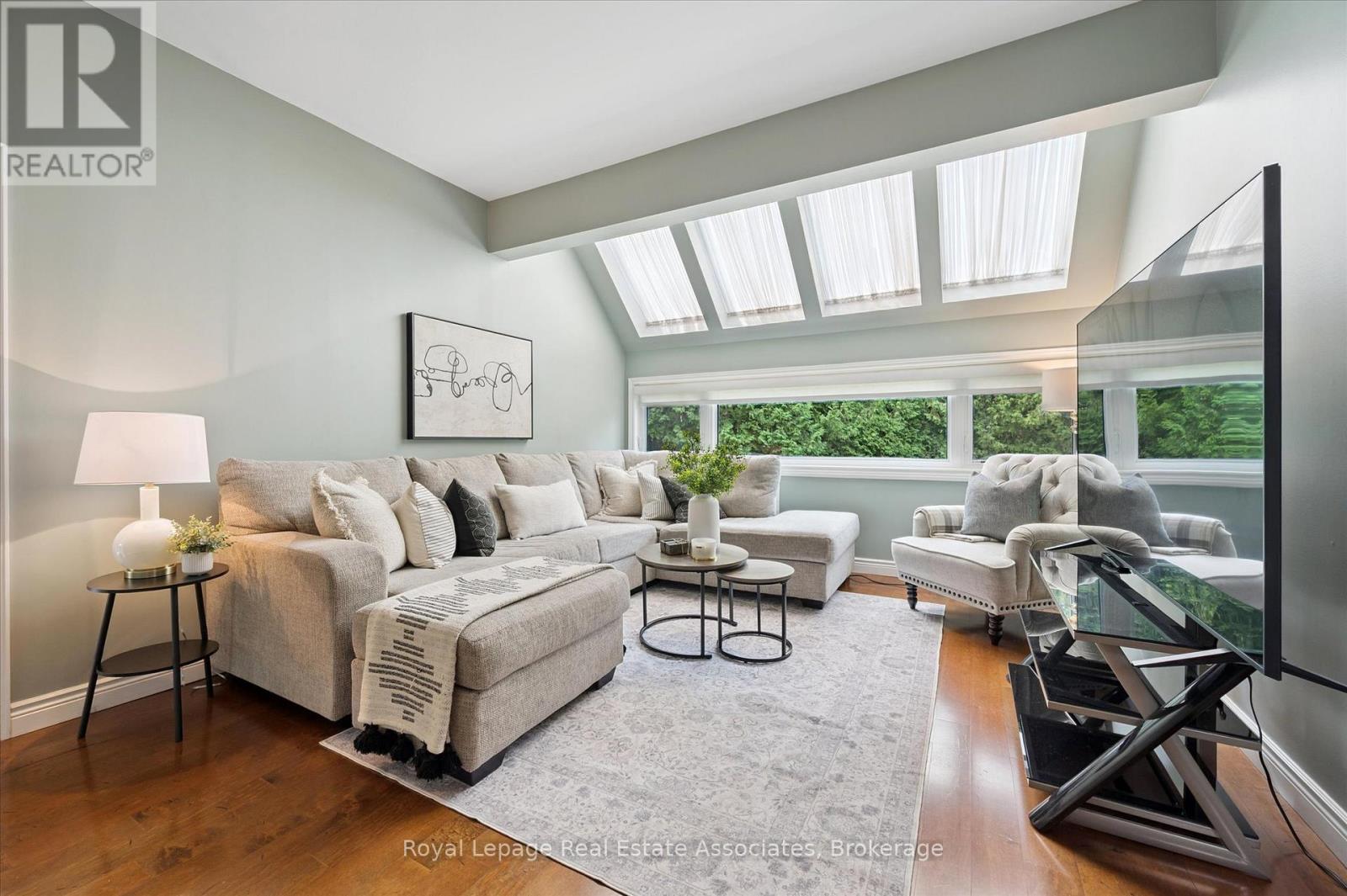 Detached at 23 BROCK ROAD N, Puslinch