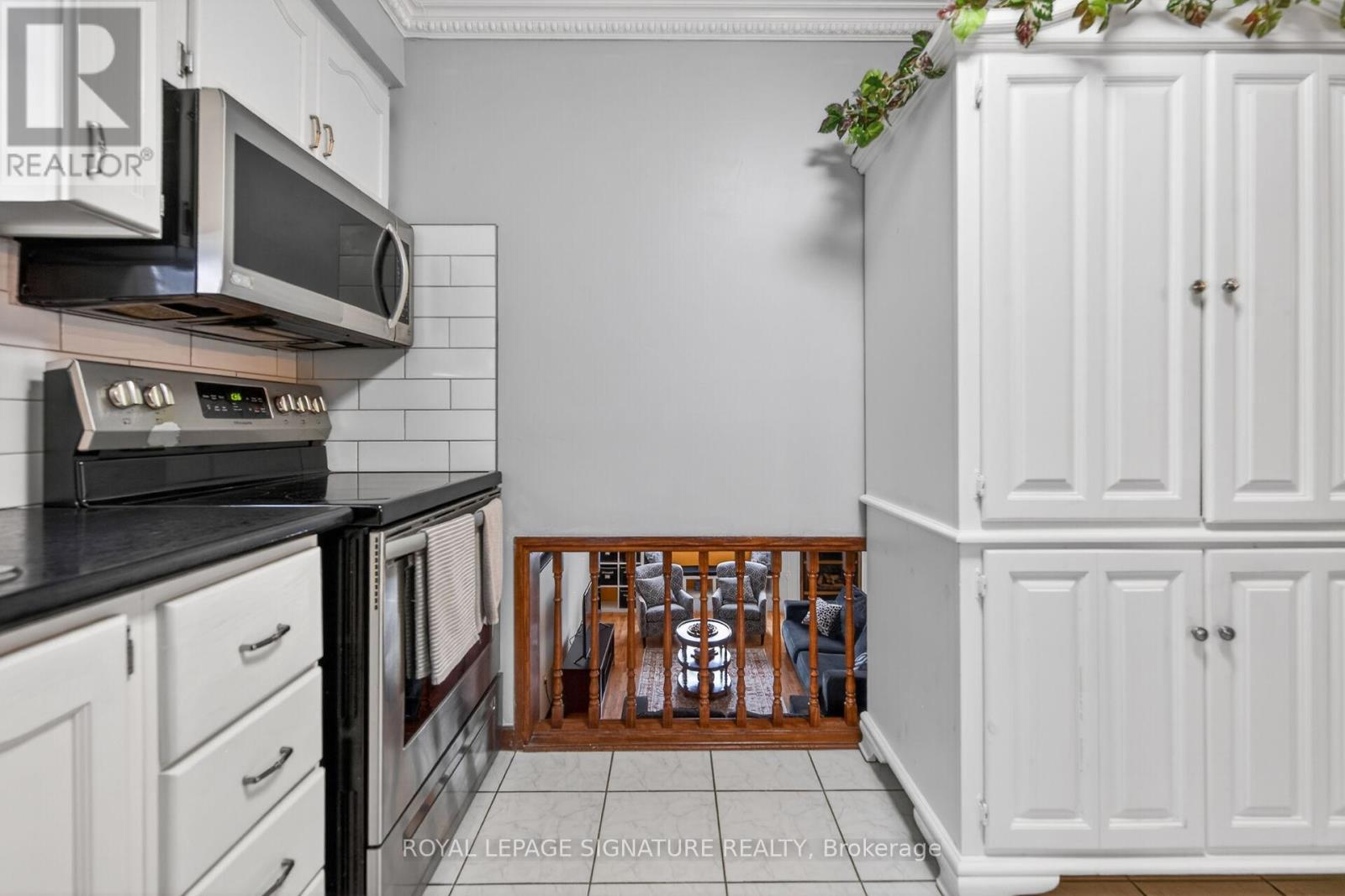 Detached at 14 PRESIDIO DRIVE, Hamilton
