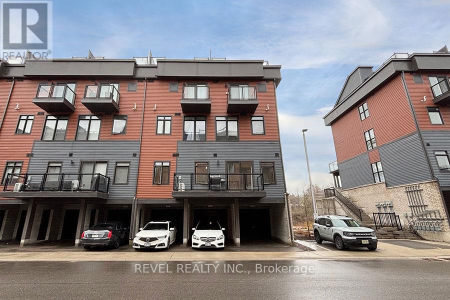 Townhouse at 11 - 2 WILLOW STREET, Brant (Paris)