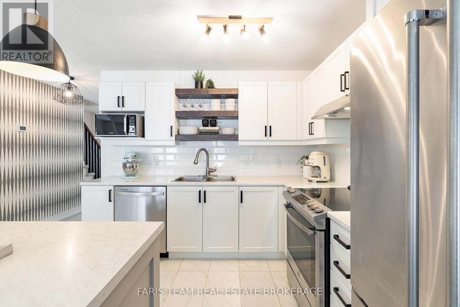 Townhouse at 22 SPALDING CRESCENT, Huntsville