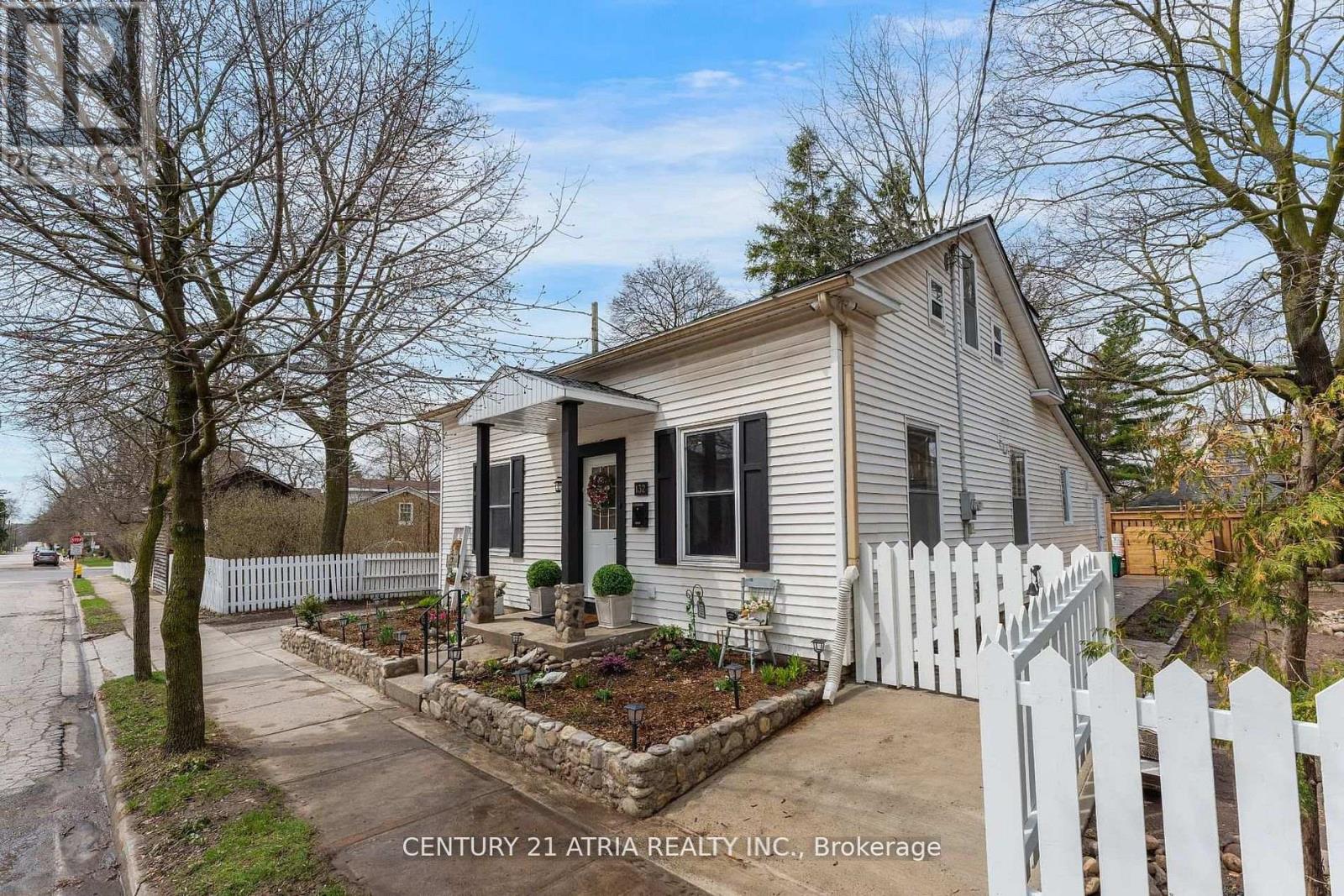 Detached at 132 WATERLOO STREET N, Cambridge