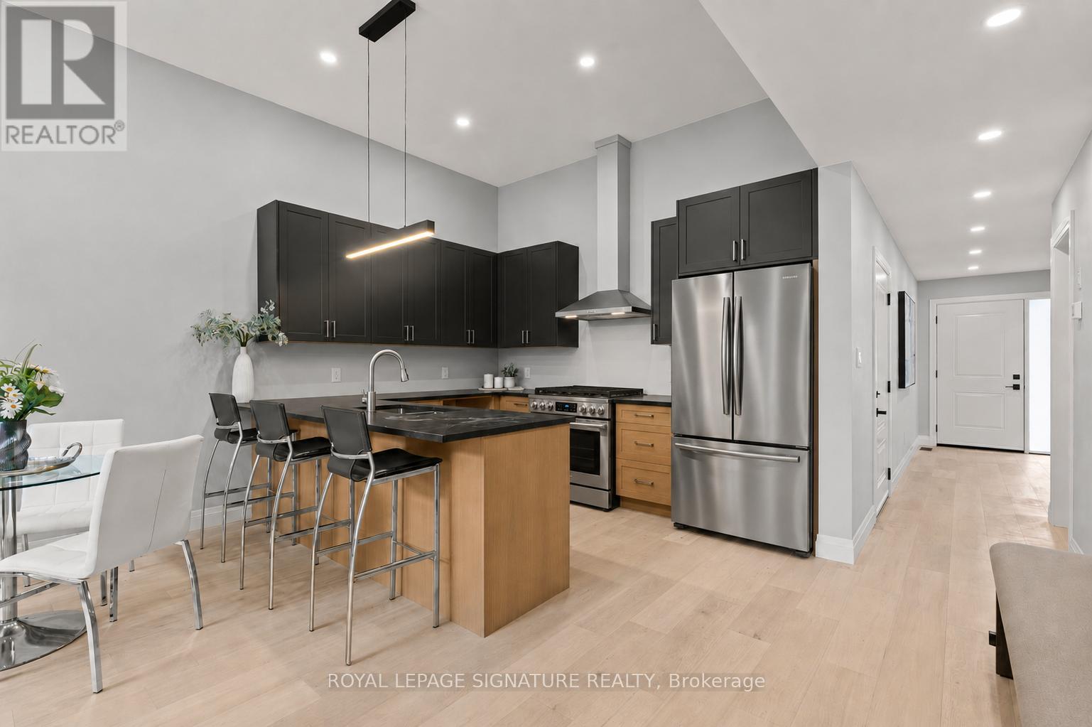 Semi-Detached/Link at 139 KING EDWARD STREET, Brant (Paris)