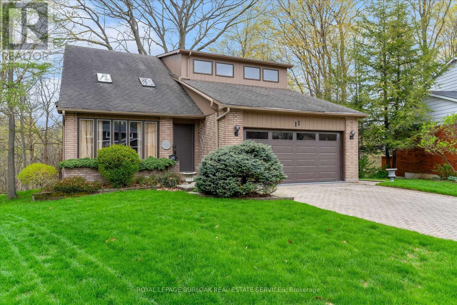 Detached at 11 CRAWFORD COURT, Hamilton (Dundas)