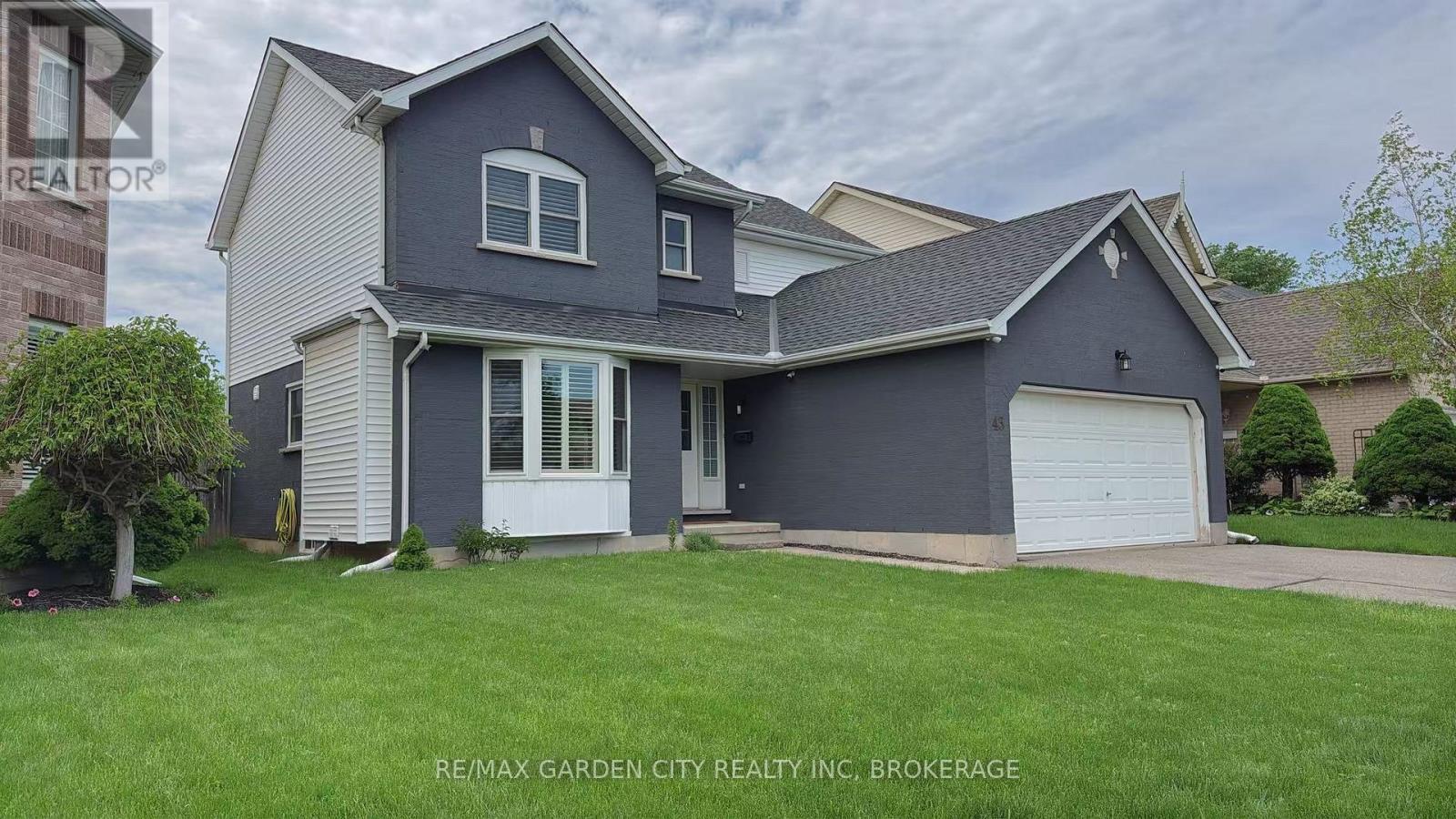 Detached at 43 WESTLAND STREET, St. Catharines (Rykert/Vansickle)