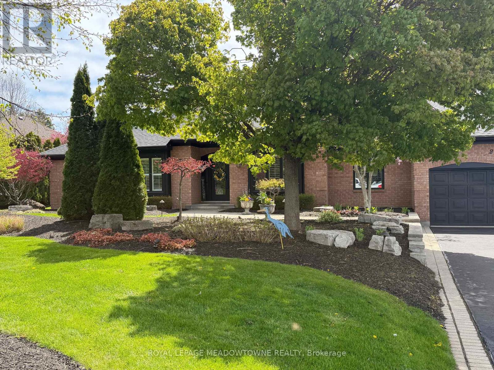 Detached at 2 BLUEHERON LANE, Hamilton (Carlisle)