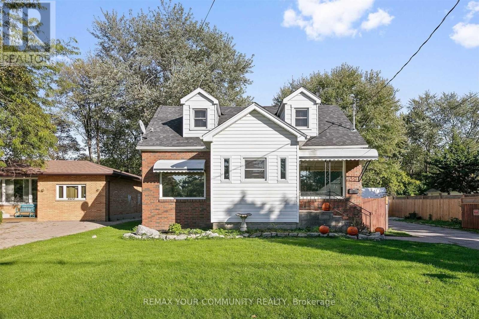 Detached at 4276 HOWARD AVENUE, Windsor