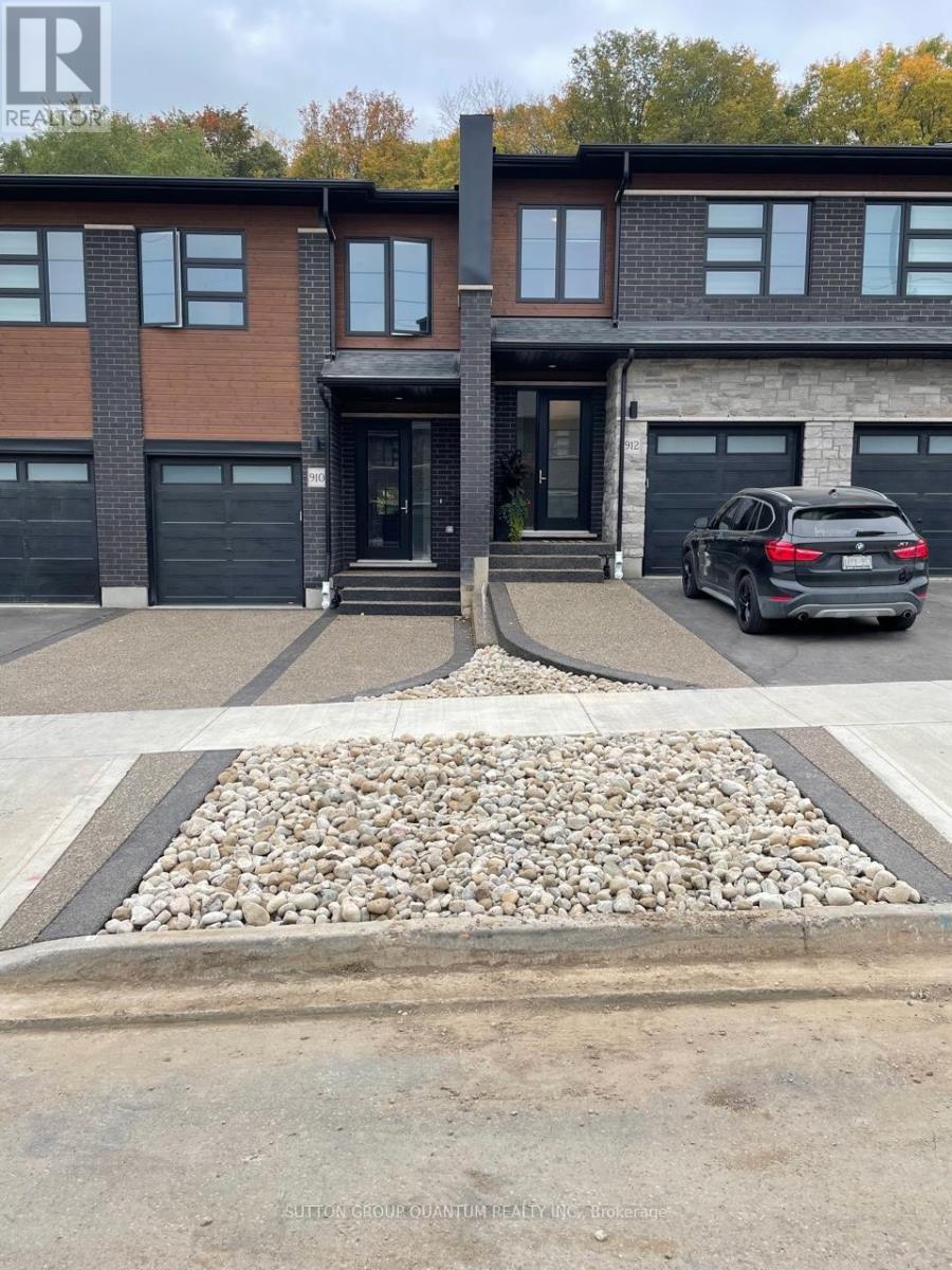 Townhouse at 912 ROBERT FERRIE DRIVE, Kitchener