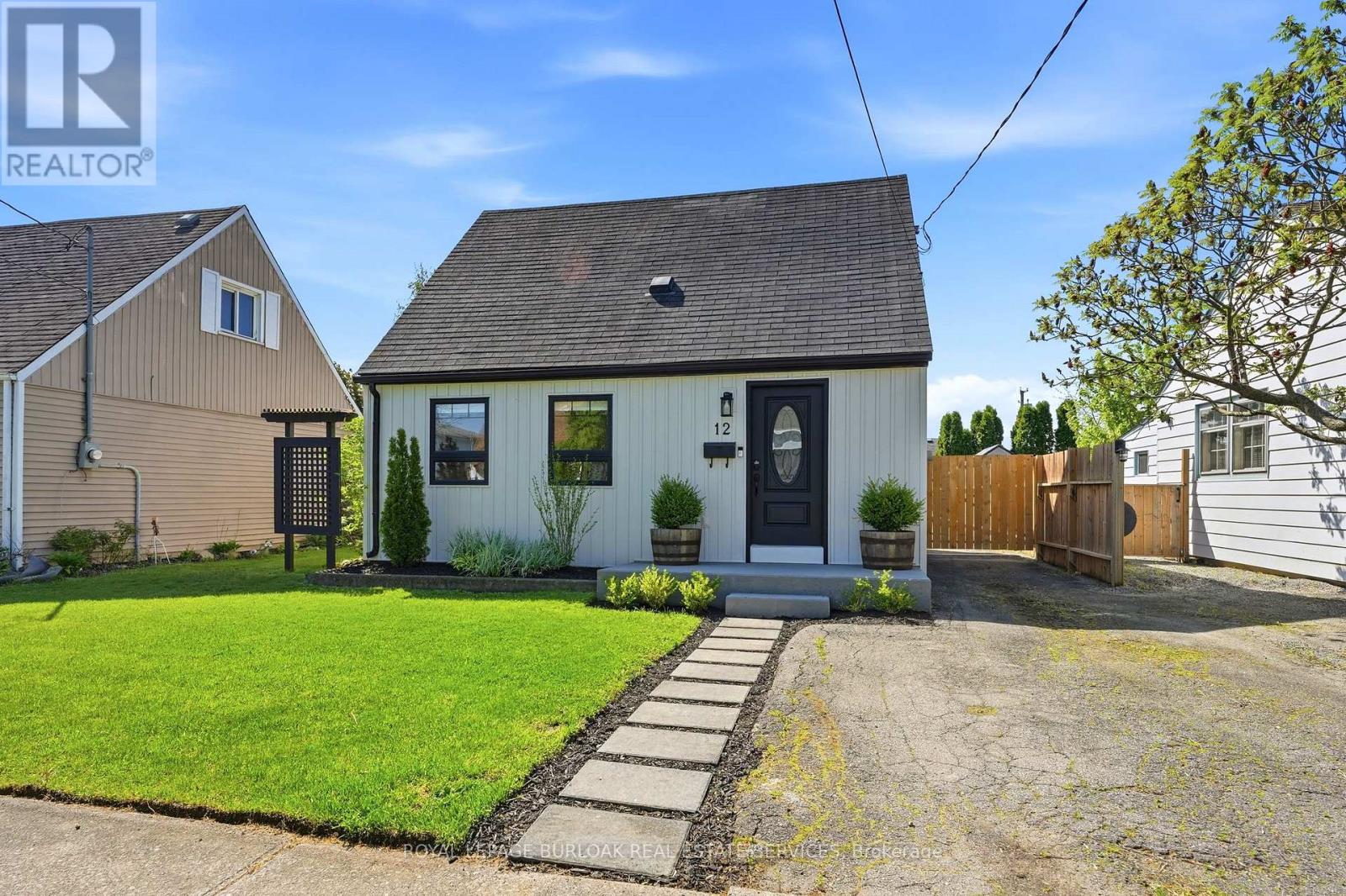 Detached at 12 BEVERLY STREET, St. Catharines (Oakdale)