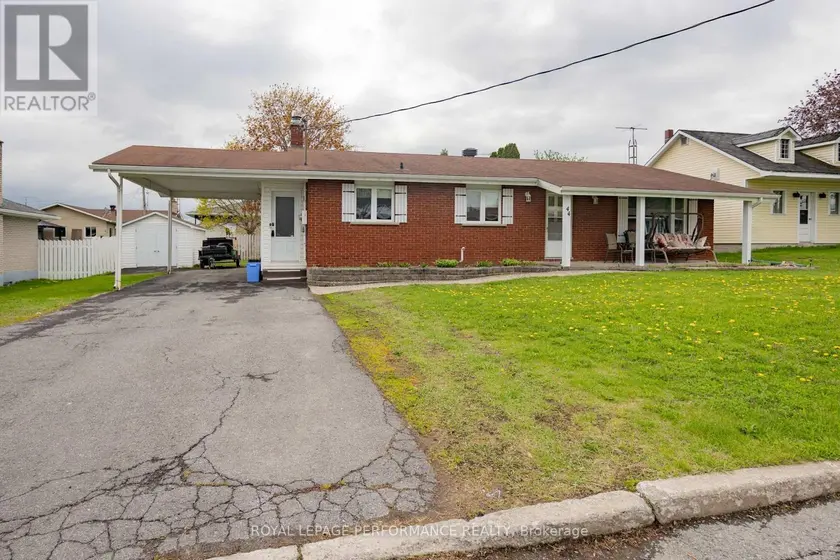 Detached at 44 VICTORIA STREET W, North Glengarry