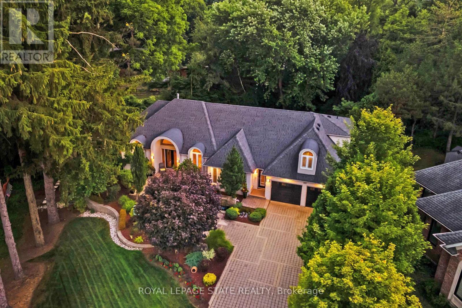 Detached at 34 HARRINGTON PLACE, Hamilton (Ancaster)