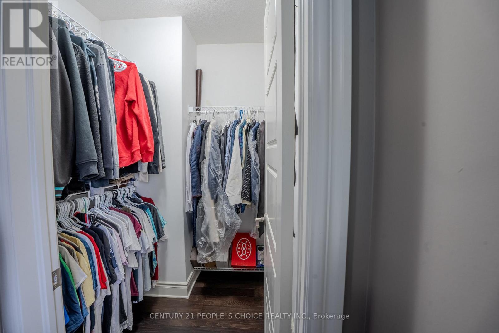 Detached at 1034 MELSETTER WAY, London