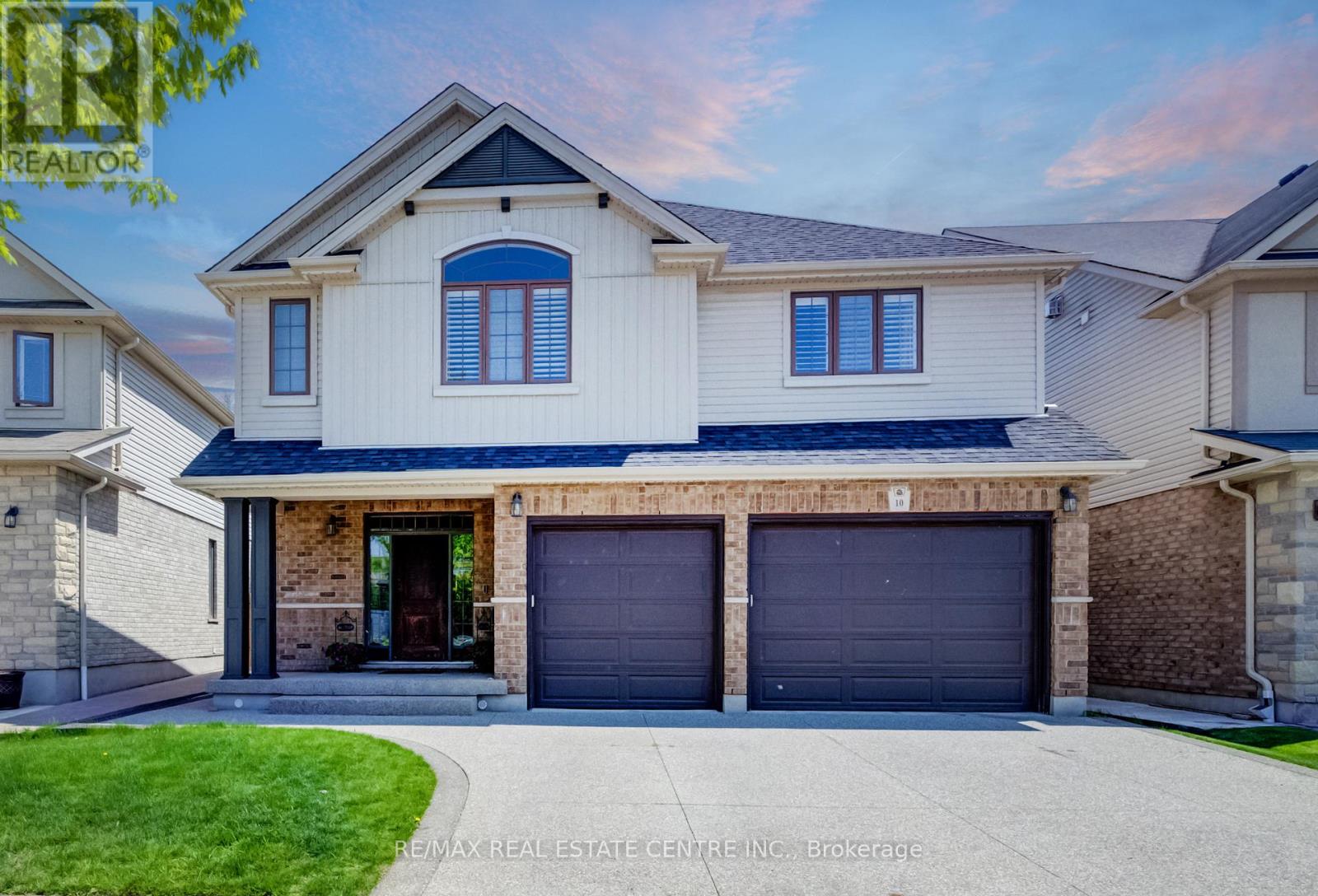 Detached at 10 DEER CREEK STREET, Kitchener