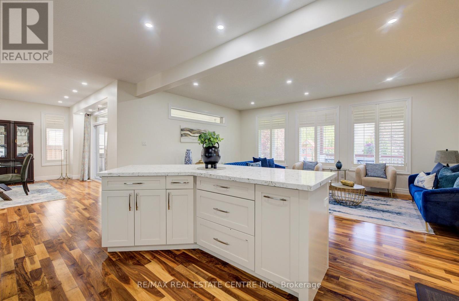 Detached at 10 DEER CREEK STREET, Kitchener