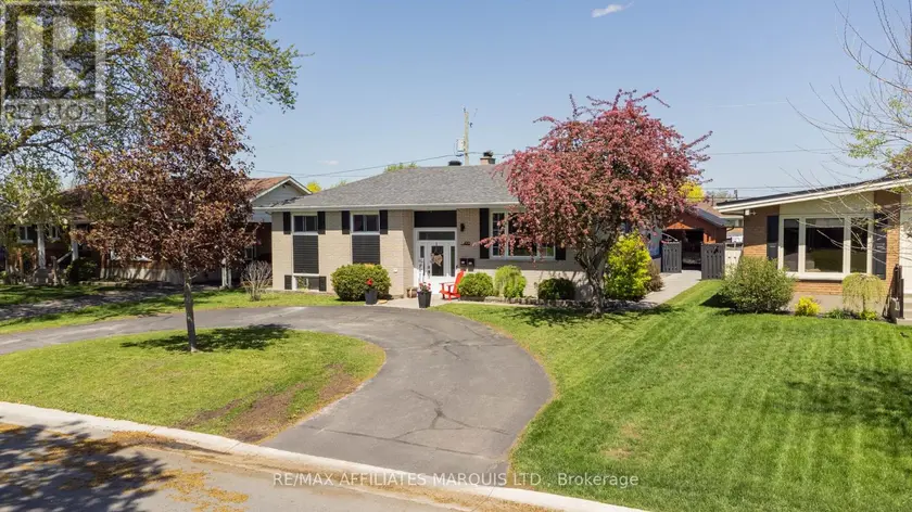 Detached at 420 BEACH AVENUE, Cornwall