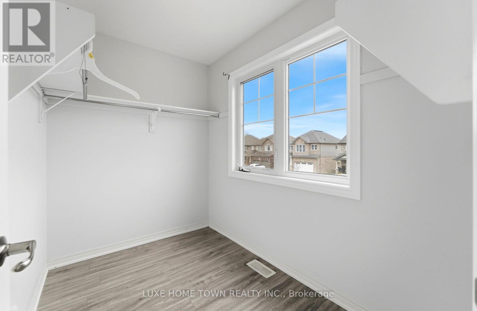 Townhouse at 100 MONARCH STREET, Welland