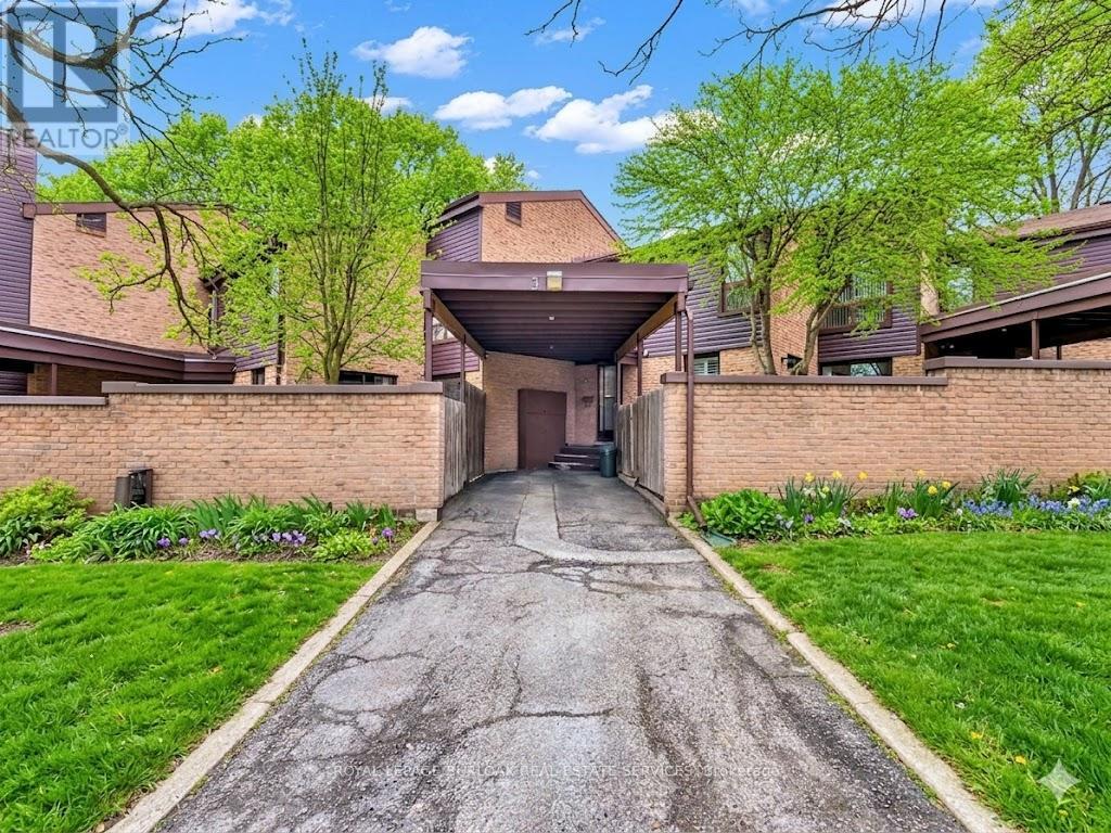 Townhouse at 3 - 28 UNDERHILL CRESCENT, Kitchener