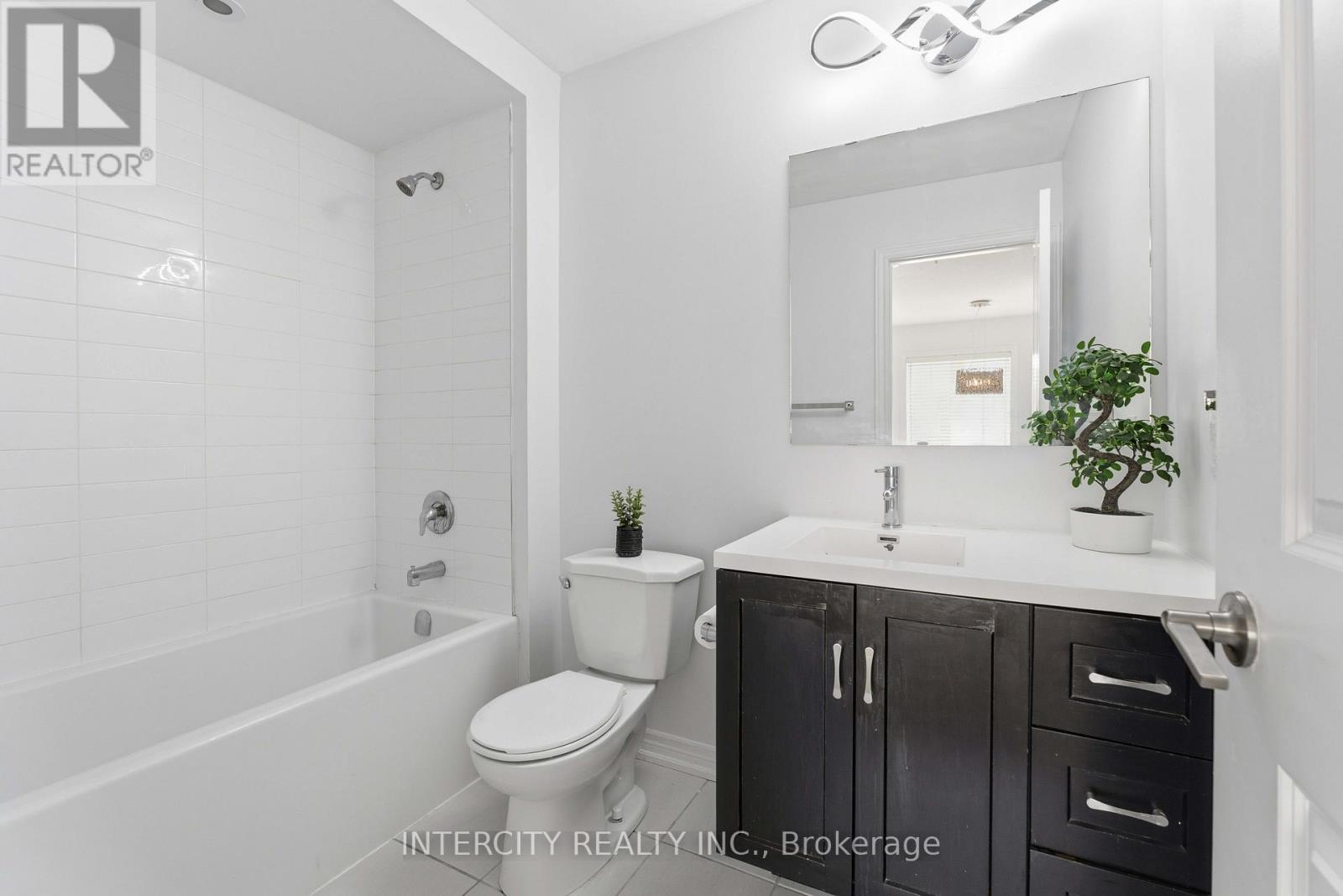 Townhouse at 1 PELICAN LANE, Hamilton