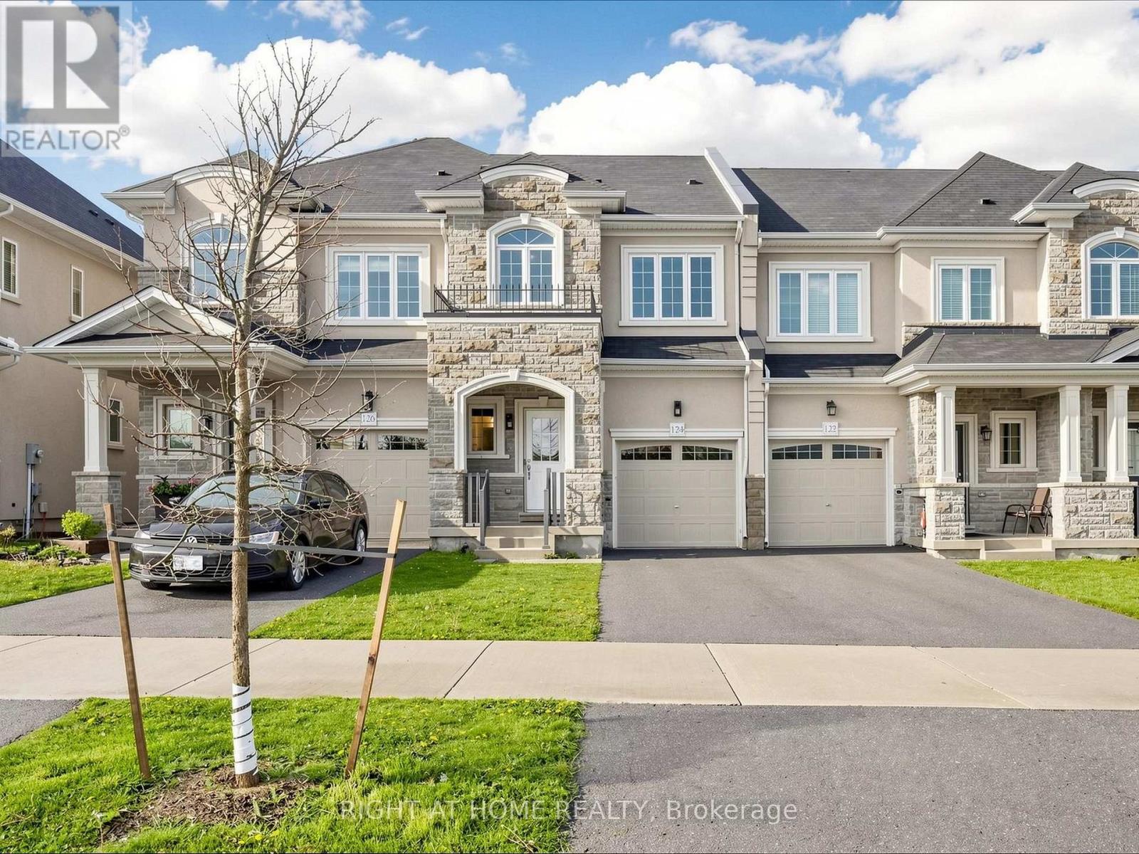Townhouse at 124 MOSAIC DRIVE, Hamilton (Waterdown)