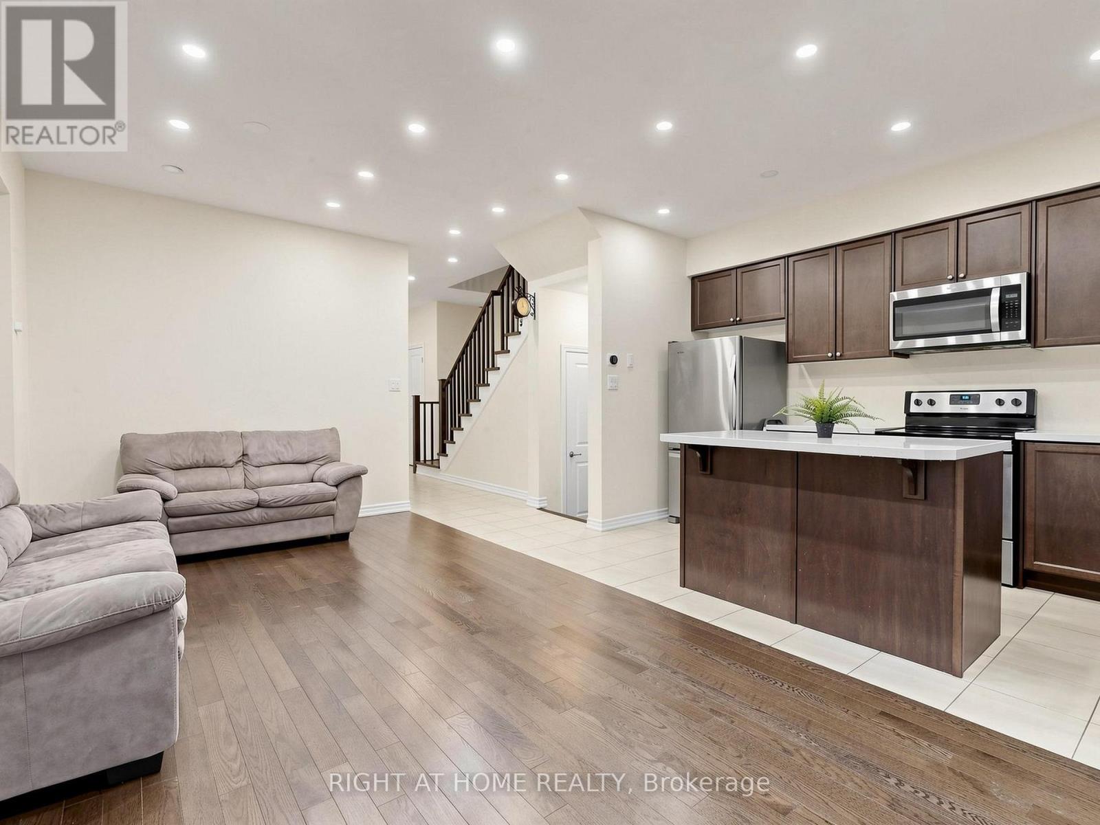 Townhouse at 124 MOSAIC DRIVE, Hamilton