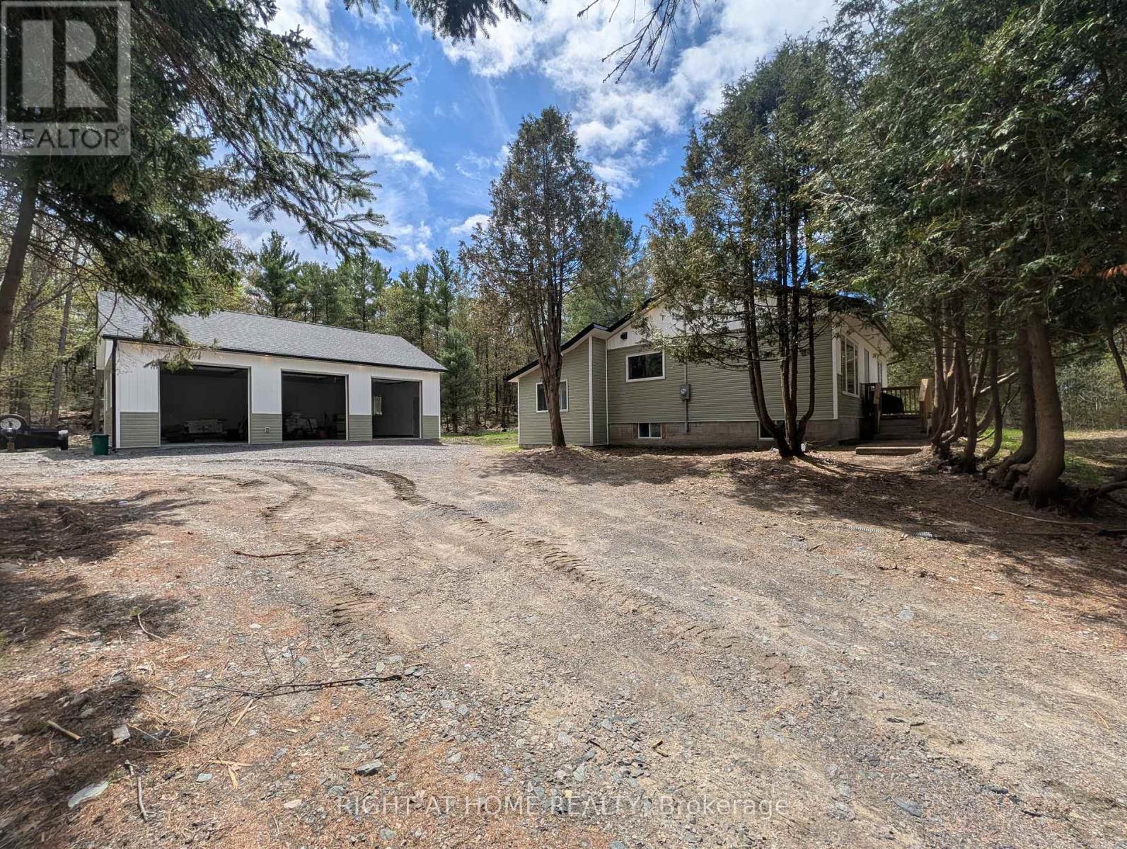 Detached at 44 559 HIGHWAY, Carling