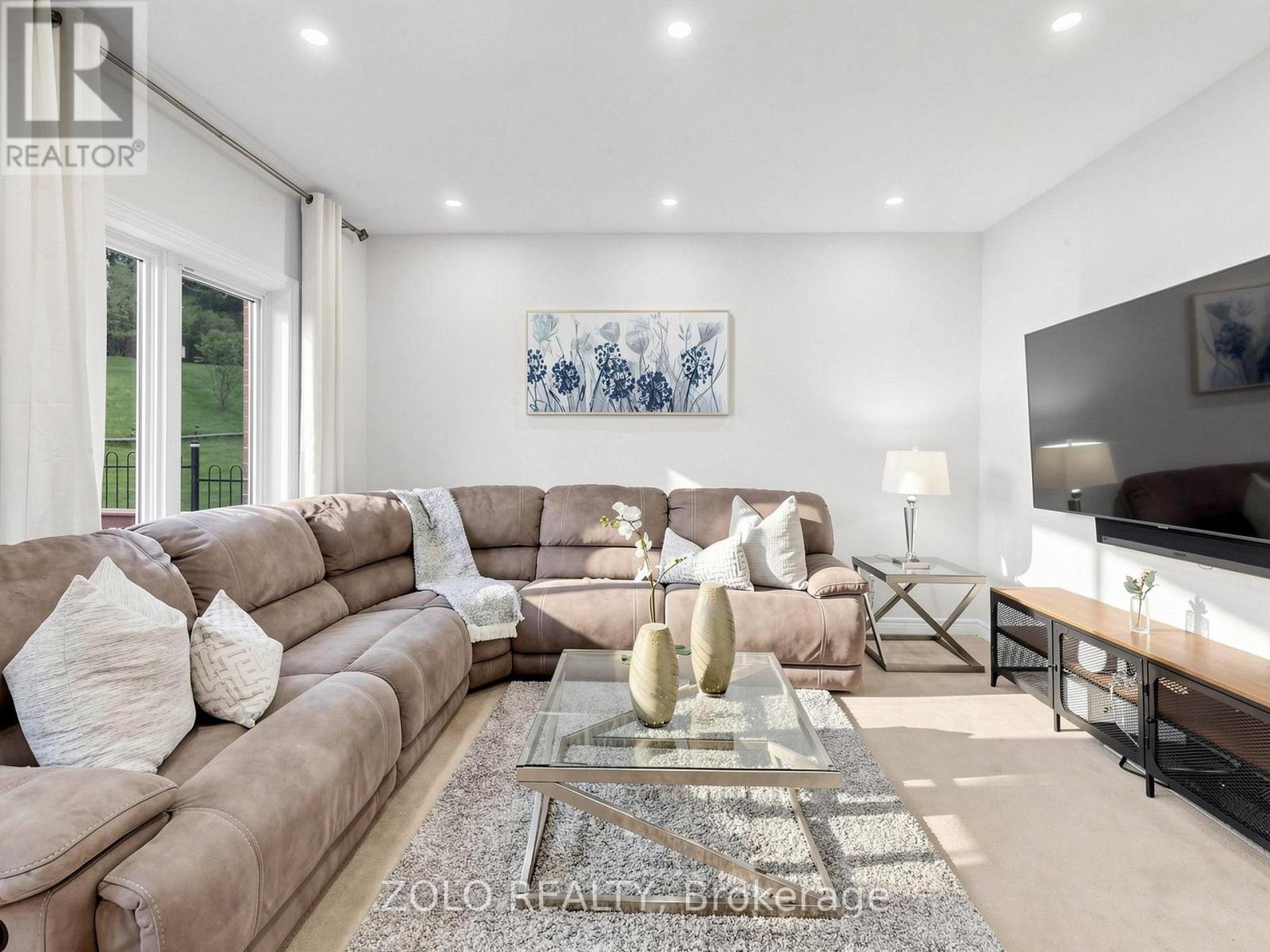 Detached at 70 DOON MILLS DRIVE, Kitchener