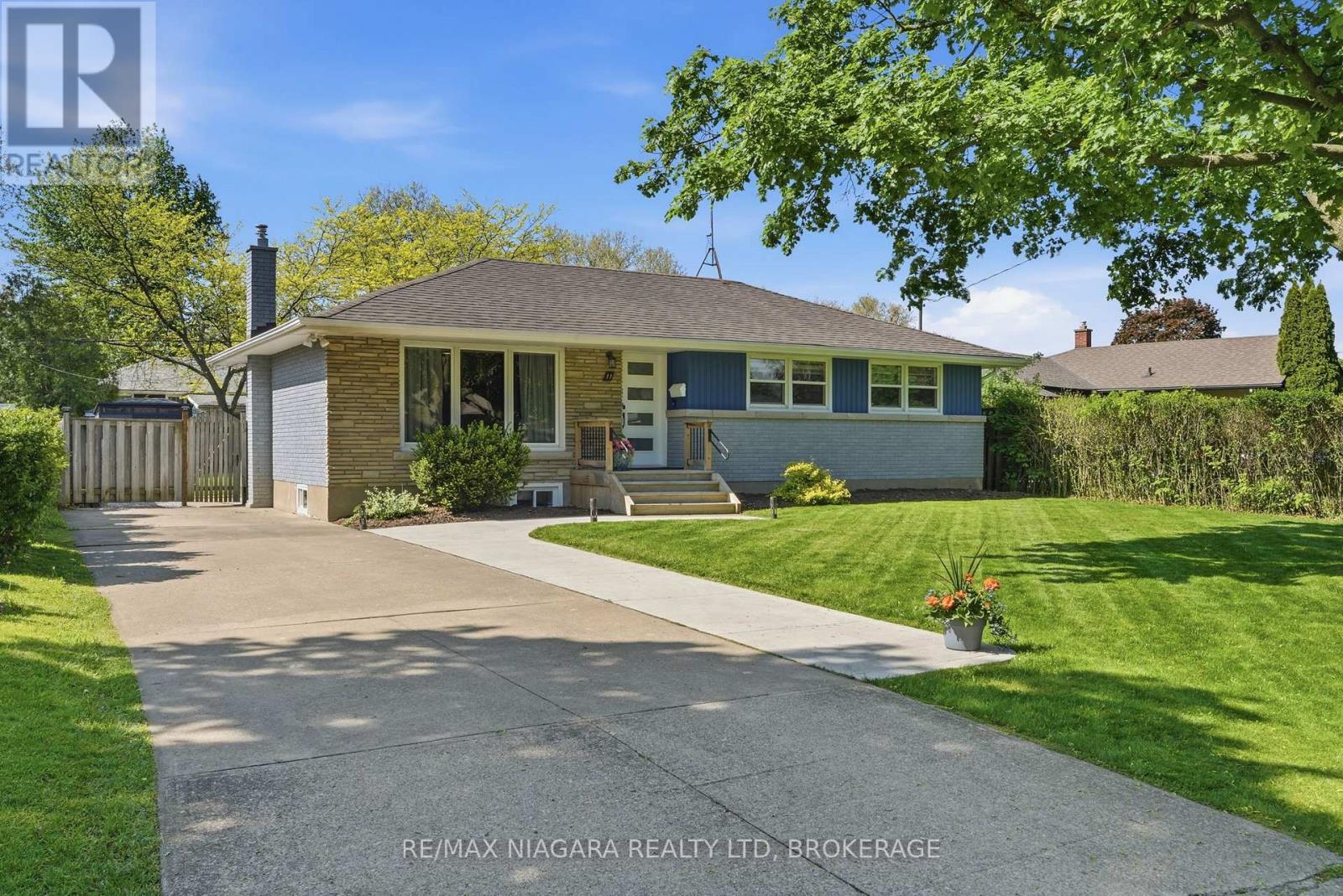 Detached at 11 BRUCEDALE AVENUE, St. Catharines (Bunting/Linwell)