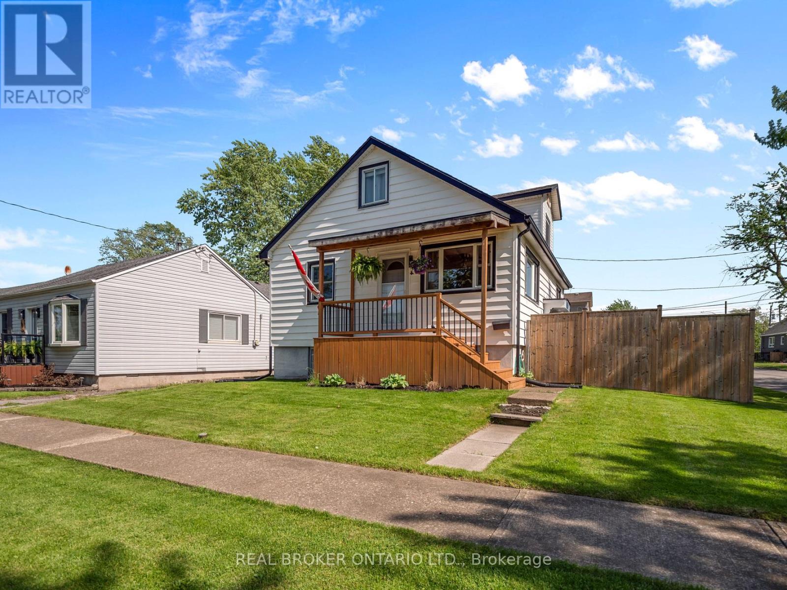 Detached at 21 HILDA STREET, St. Catharines (Western Hill)