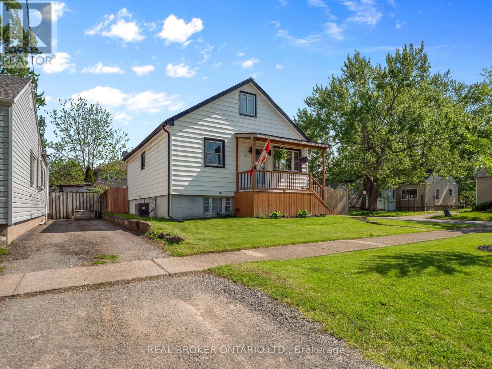 Detached at 21 HILDA STREET, St. Catharines