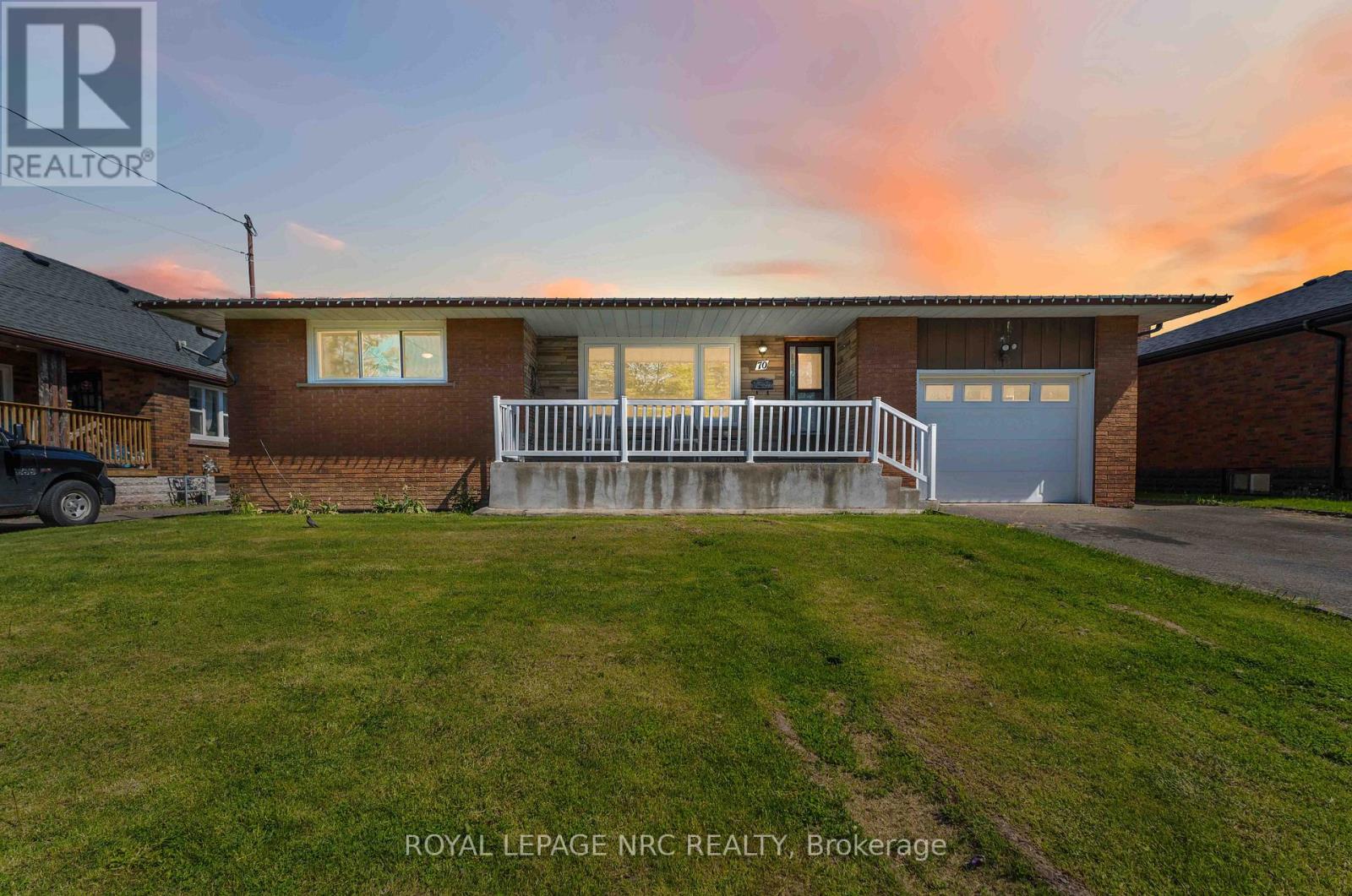 Detached at 70 SECOND STREET, Welland (Lincoln/Crowland)