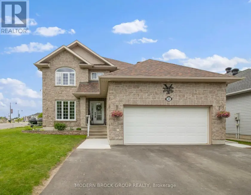 Detached at 1000 CRESTWOOD DRIVE, Brockville