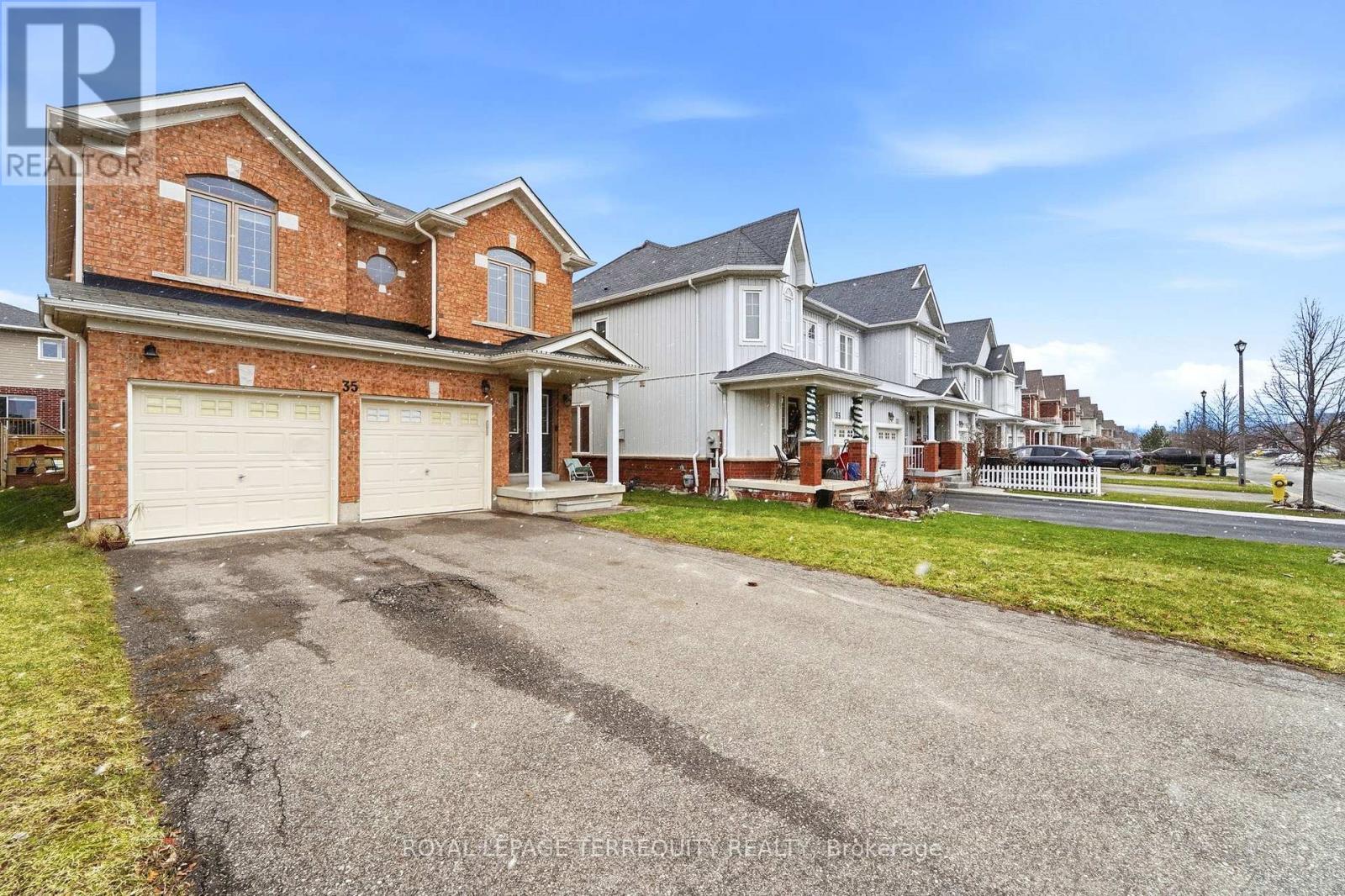 Detached at 35 COLONEL LYALL STREET, St. Catharines (Secord Woods)