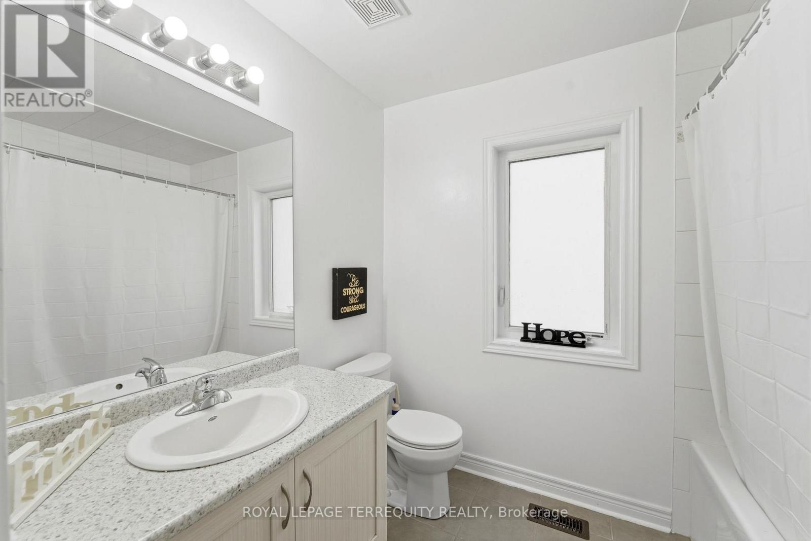Detached at 35 COLONEL LYALL STREET, St. Catharines