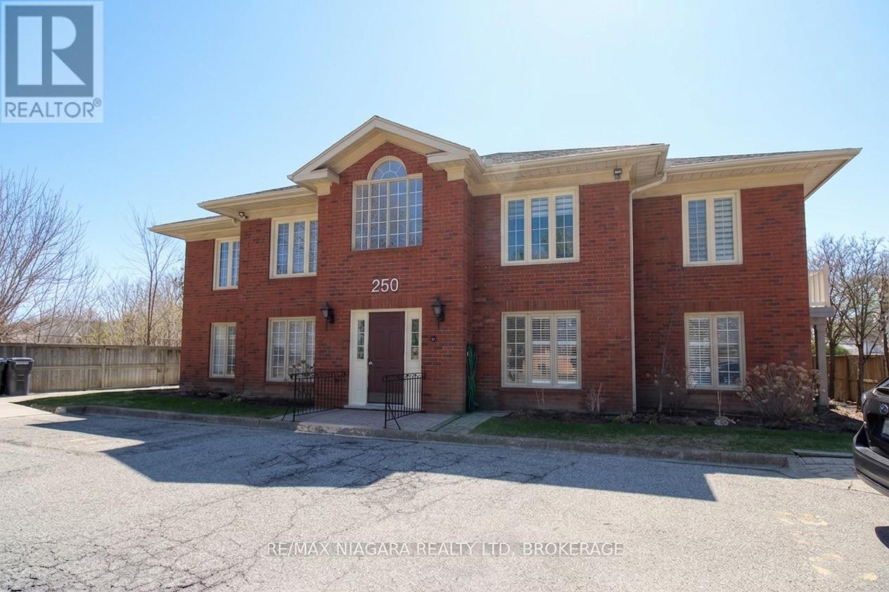 Apartment at 202 - 250 LINWELL ROAD, St. Catharines (Lakeport)