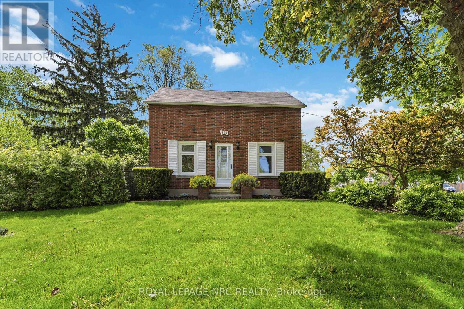 Detached at 304 SCOTT STREET S, St. Catharines (Fairview)