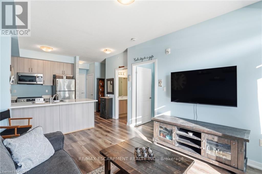 Apartment at 102 - 125 SHOREVIEW PLACE, Hamilton