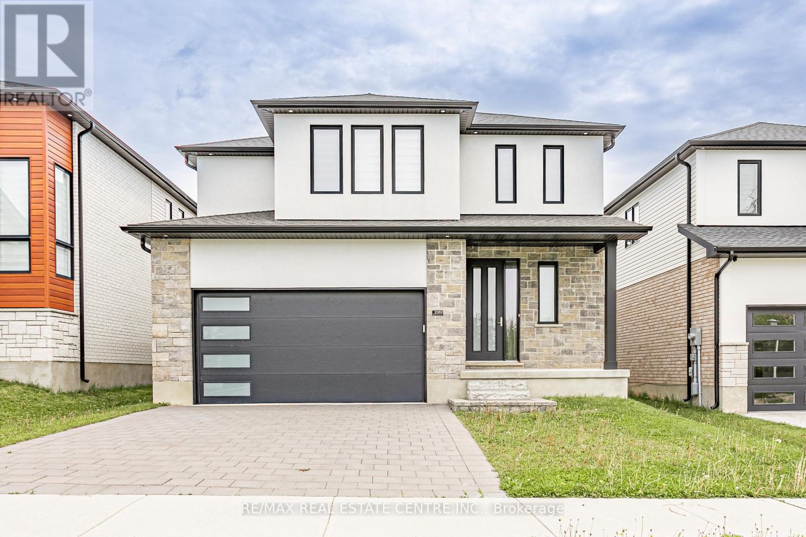 Detached at 2282 WICKERSON ROAD, London South (South K)