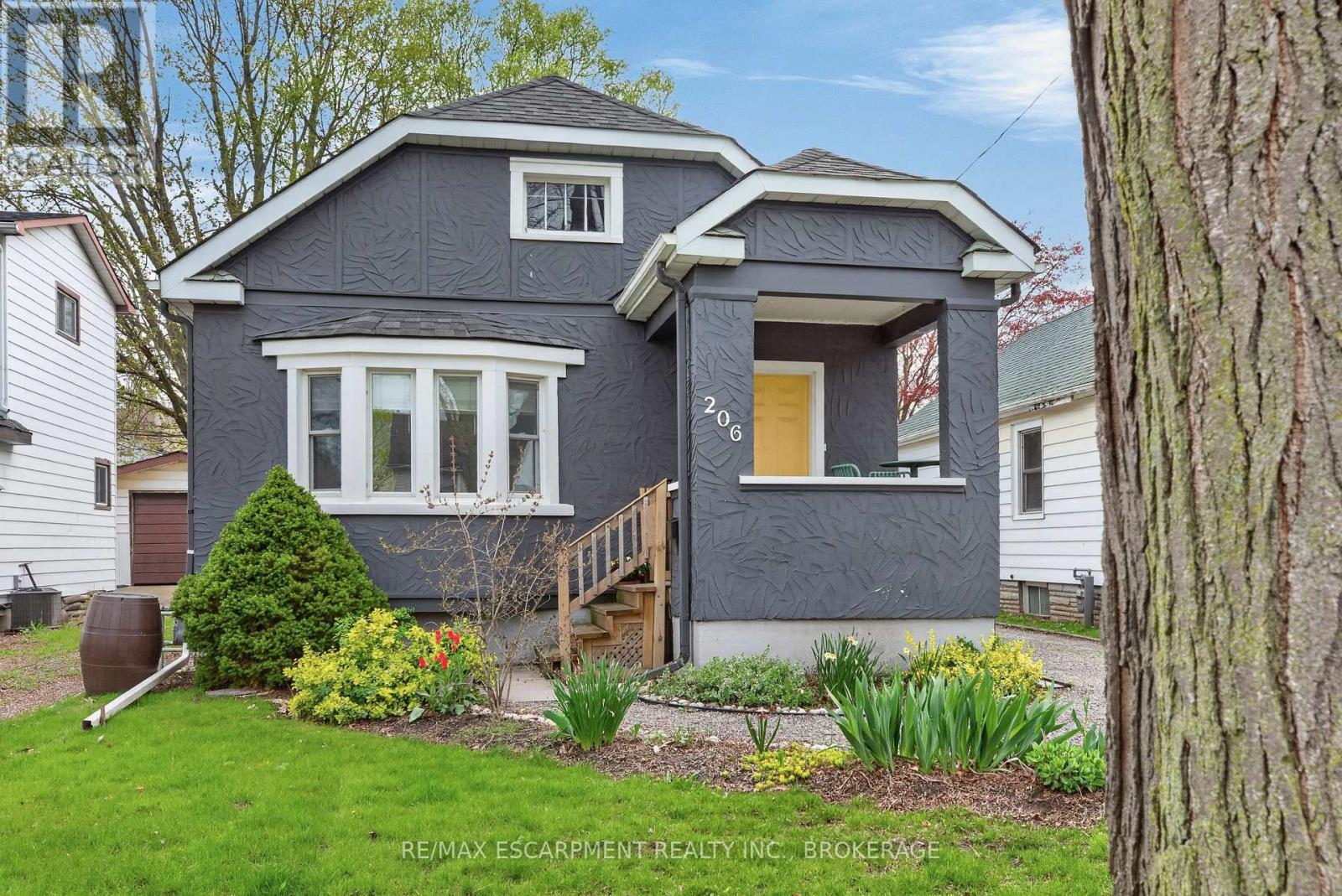 Detached at 206 YORK STREET, St. Catharines (Haig)