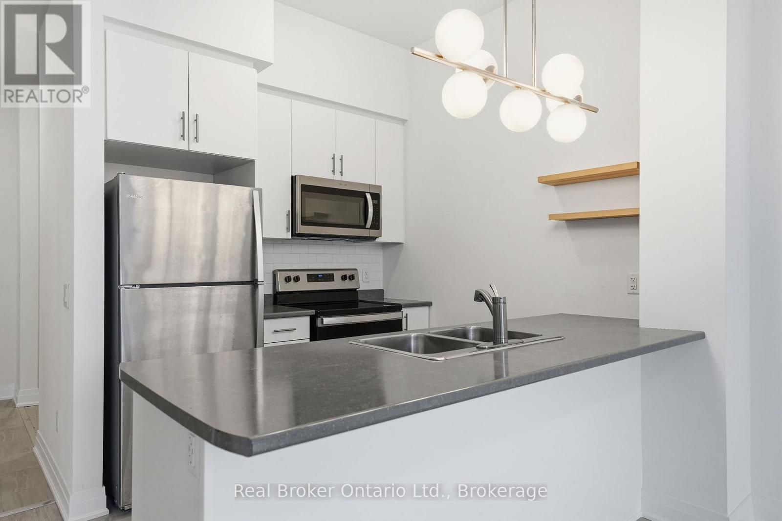 Apartment at 642 - 16 CONCORD PLACE, Grimsby (Grimsby Beach)