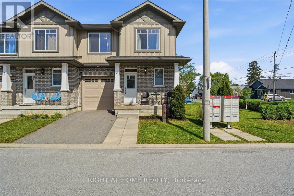 Townhouse at 3 NOTTINGHAM COURT, Quinte West (Trenton Ward)