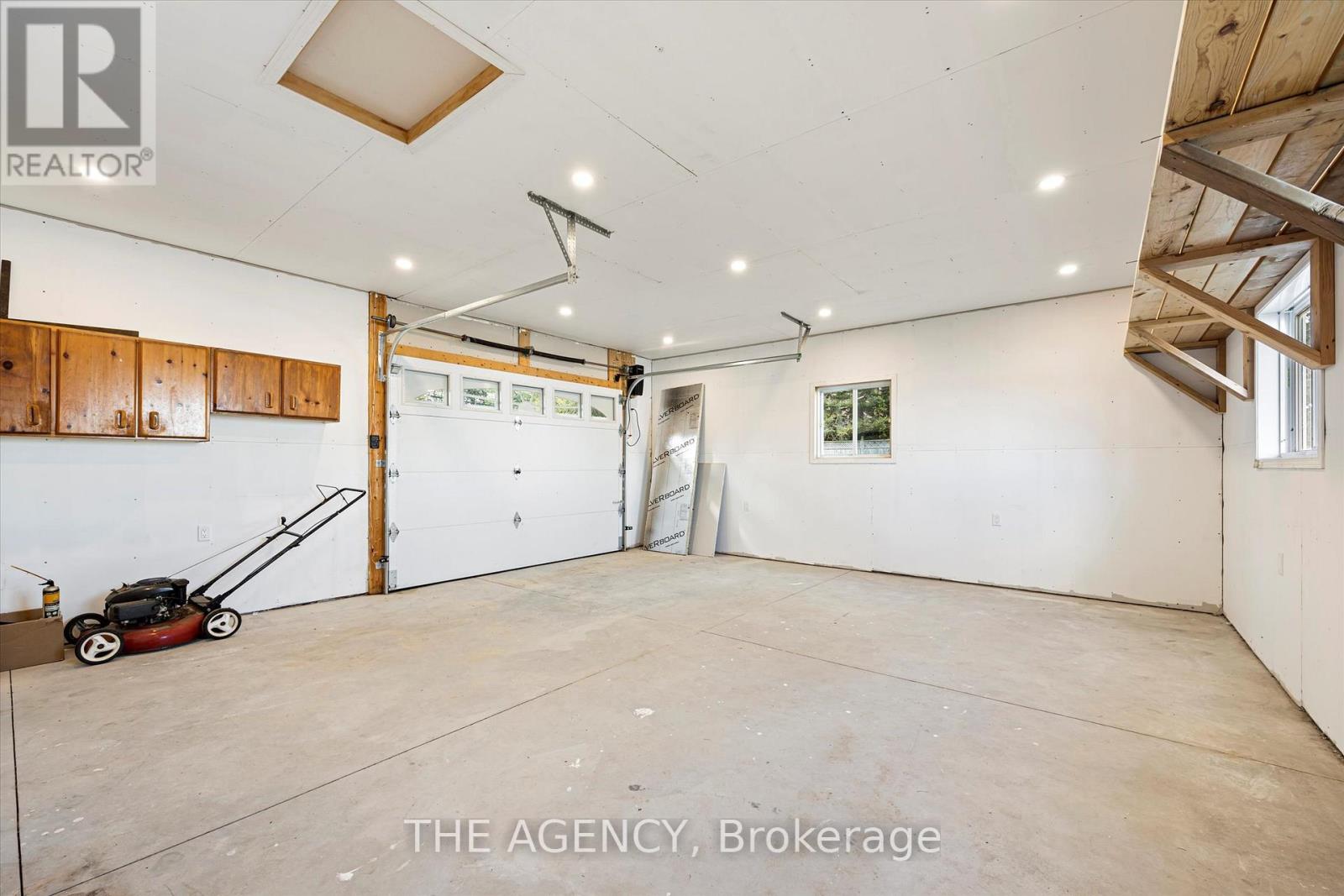Detached at 772 S LAKE BERNARD ROAD, Strong