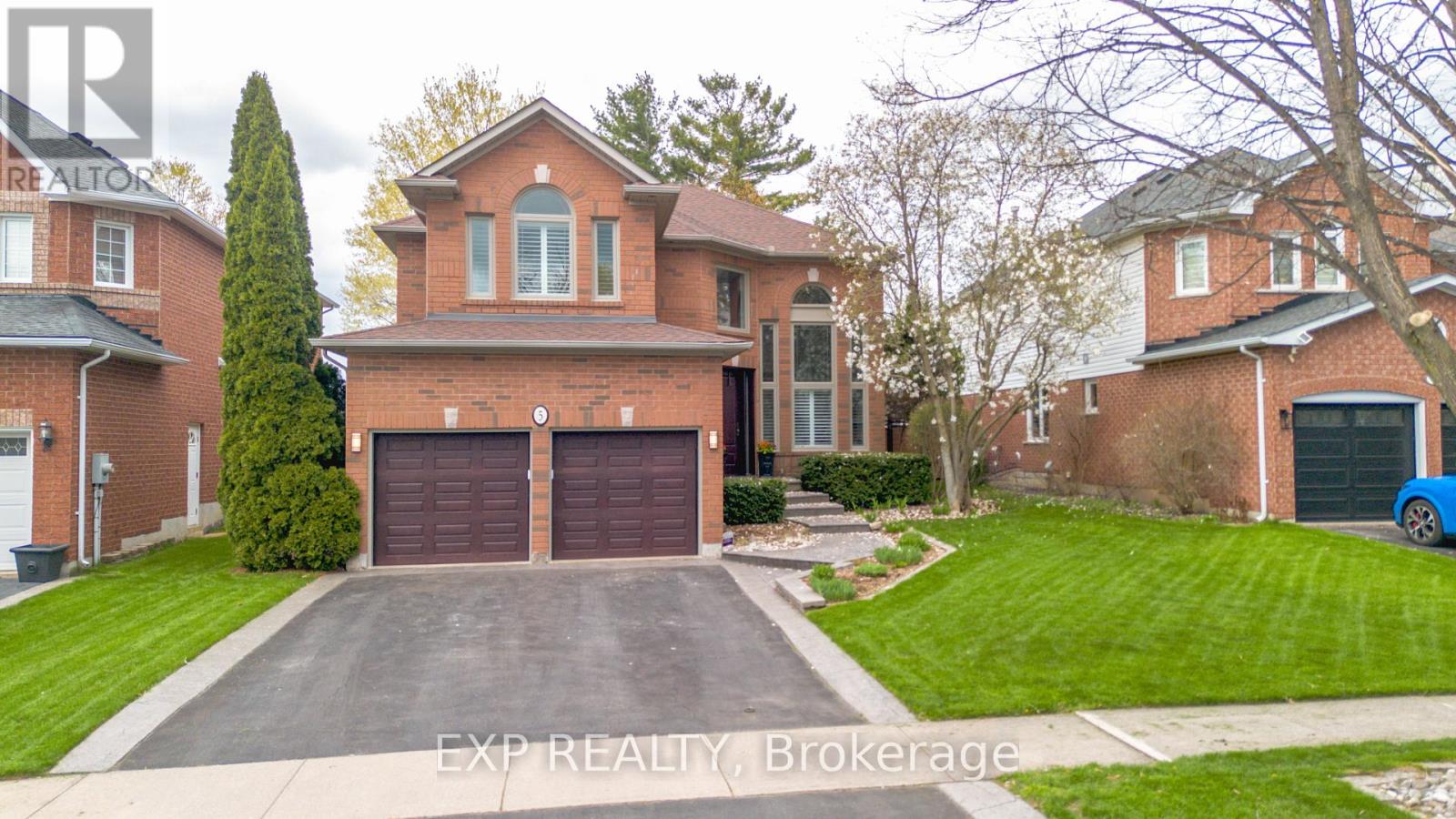 Detached at 5 SHETLAND DRIVE, Hamilton (Waterdown)