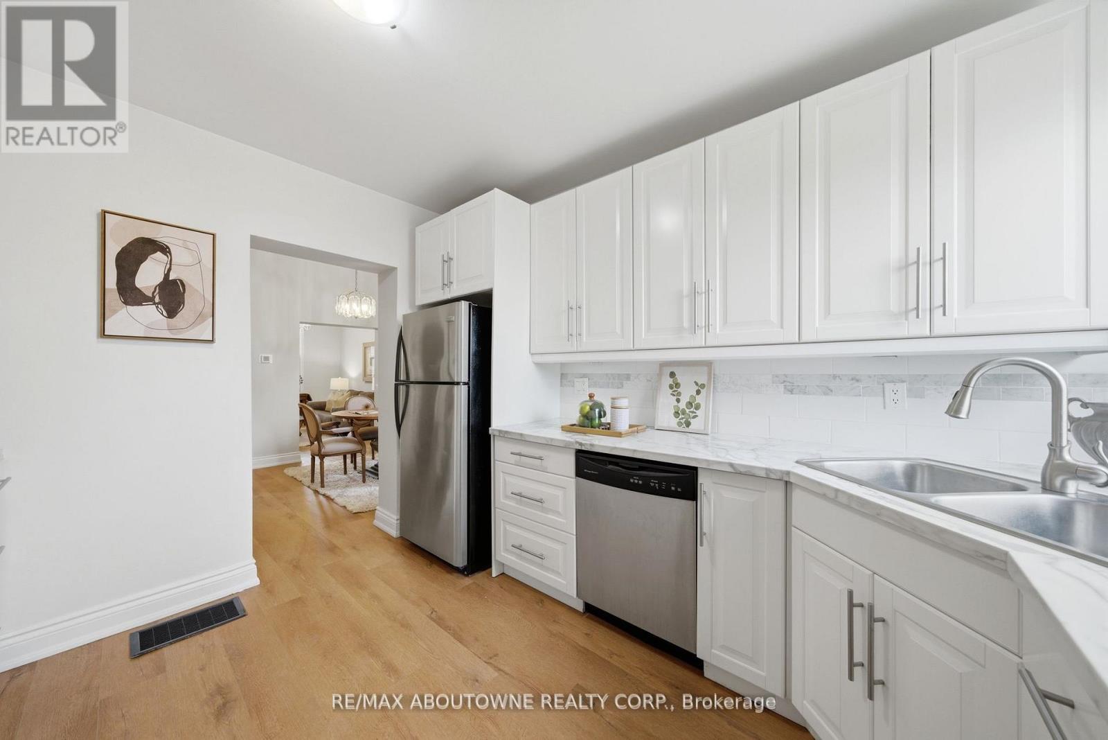 Semi-Detached/Link at 116 BAY STREET N, Hamilton