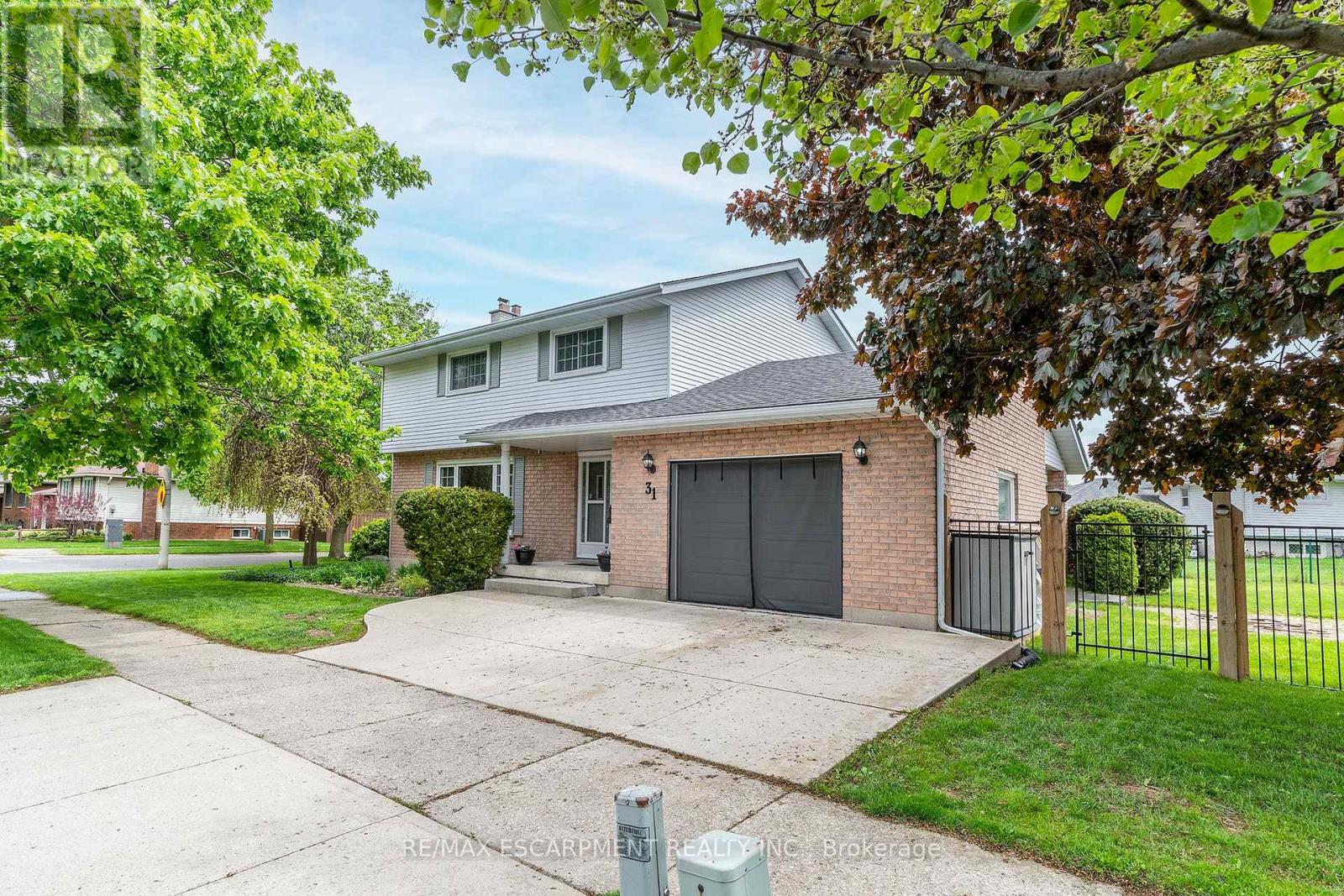 Detached at 31 BLACKFRIAR LANE, Brantford